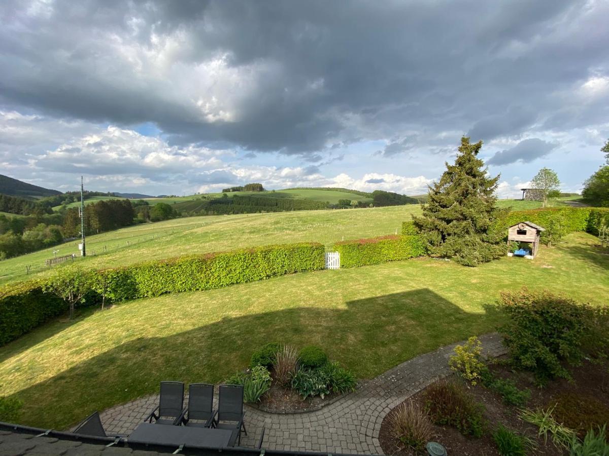 Villa Vahl Schmallenberg Buitenkant foto